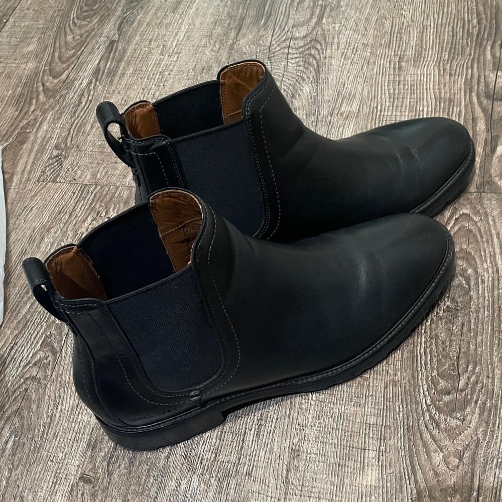Cole Haan Black Chukka Boots or Chelsea Boots 🥾